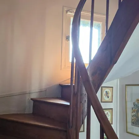 La Cour Du Puits Victor Cormeilles (Eure)