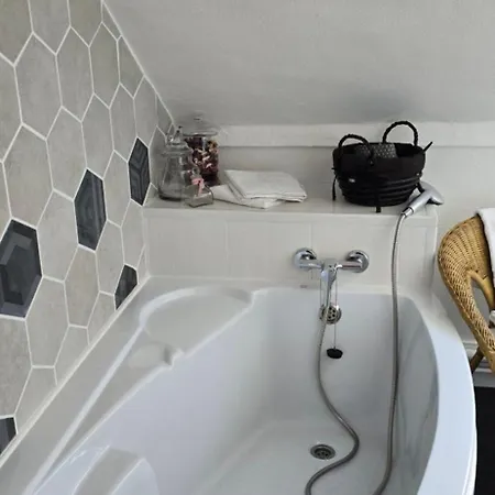 La Cour Du Puits Rooibos B&B
