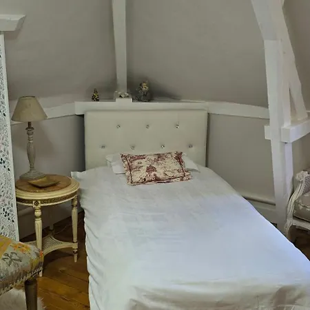 La Cour Du Puits Chambre Rooibos Bed & Breakfast 3*
