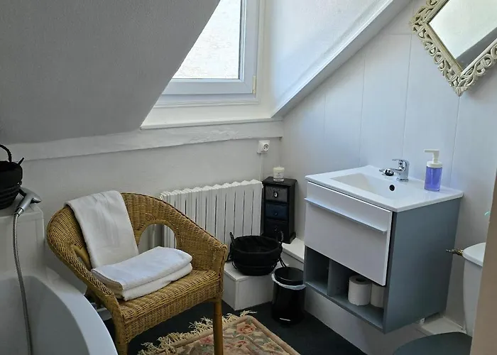 La Cour Du Puits Victor Cormeilles (Eure)